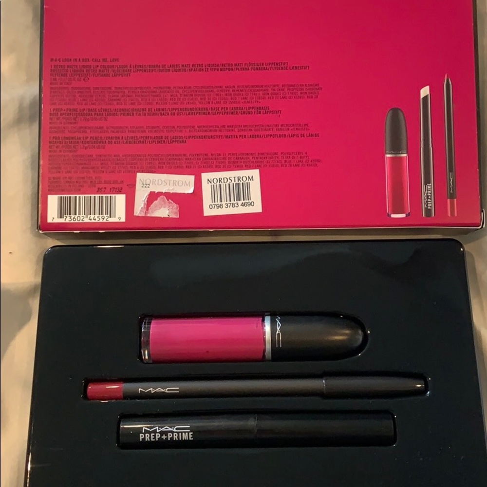 MAC Look In A Box - Picture 3 of 5